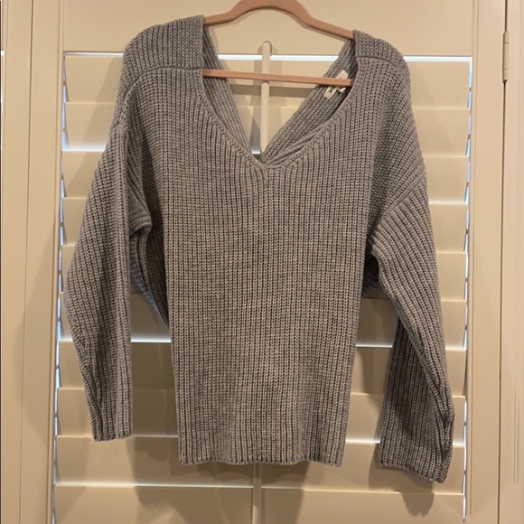 🍁NWOT!! Back-knot sweater 🍁 - Picture 2 of 5